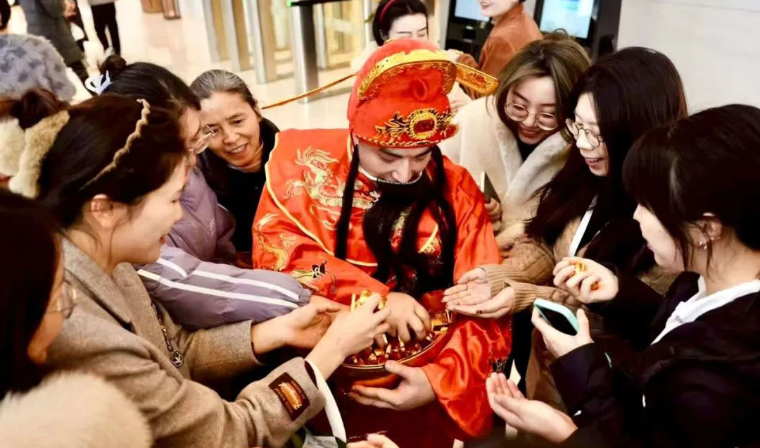 财富金(jīn)融中心開(kāi)工(gōng)大(dà)吉财神到(dào)